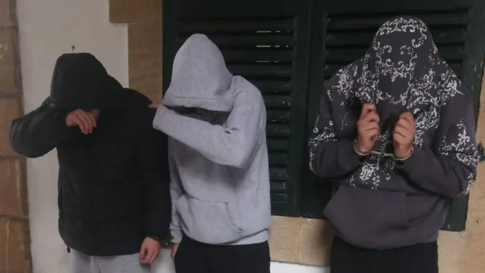 Uyuşturucu zanlılarına 6 gün ek tutukluluk