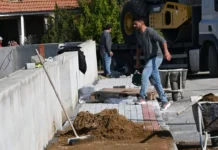 Güzelyurt Belediyesi kaldırım çalışmalarını Yuvacık’ta sürdürüyor