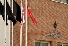 Hekim örgütlerinden siyah bayrakla protesto…