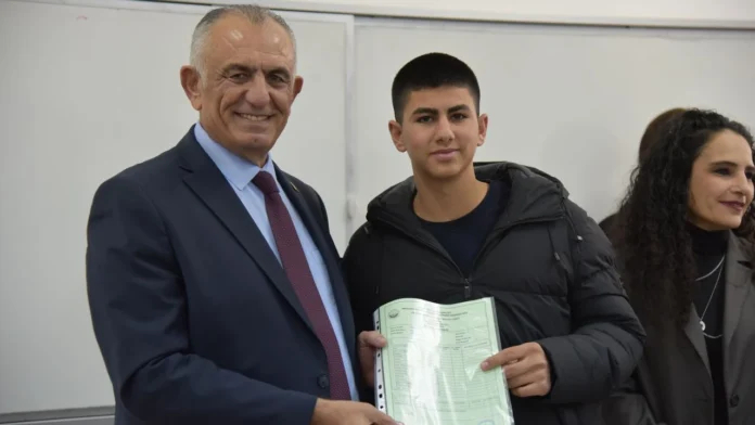 Karneler dağıtıldı... 57 bin 413 öğrenci tatile girdi