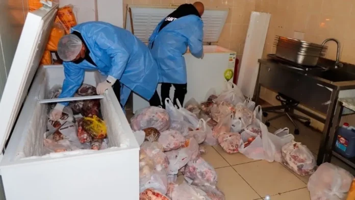 Gazimağusa’da bir kasapta 2 tona yakın kaçak et ve 70 numarasız küçükbaş ele geçirildi