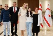 Cumhurbaşkanı Tufan Erhürman ve eşi Nilden Bektaş Erhürman halkla bayramlaştı