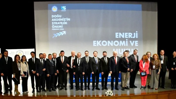 “Doğu Akdeniz’in Stratejik Önemi” konulu forum DAÜ’de yapıldı
