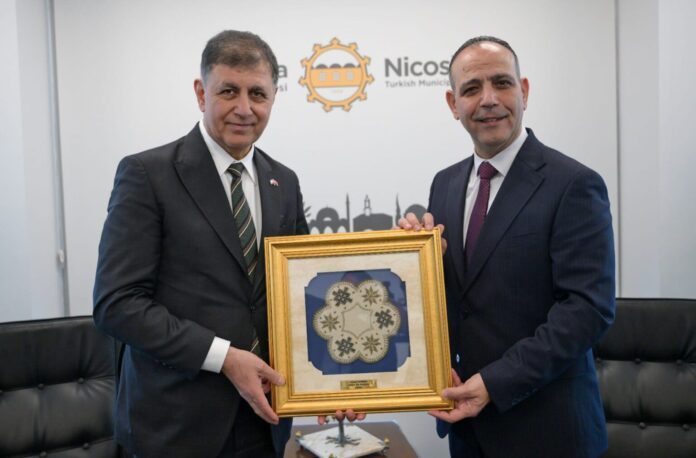 Kardeş Şehir Lefkoşa ve İzmir’in belediye başkanları, Lefkoşa’da bir araya geldi