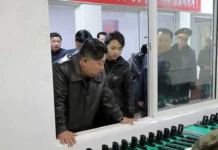 Kuzey Kore lideri Kim Jong-un, kızı Kim Ju-ae ile mühimmat fabrikasını denetledi