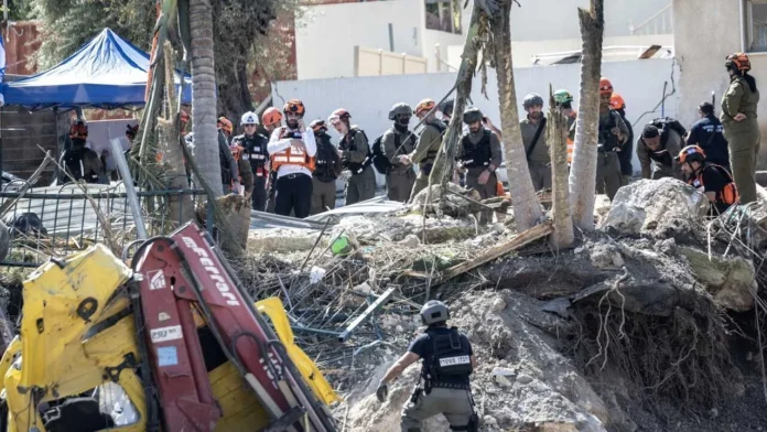 fuze İran Füzesi İsrail’in Orta Kesimine İsabet Etti