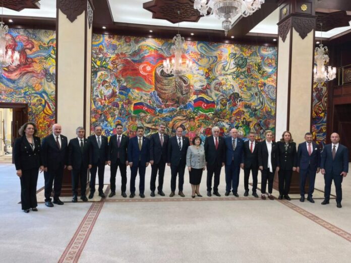 Bakü’de dostluk grupları arasında toplantı yapıldı…