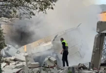 İsrail ordusu, Lübnan’ın güneyindeki Meys el-Cebel beldesinde evleri ateşe verdi