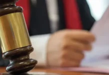 Ceza alan sanık savcıya saldırdı