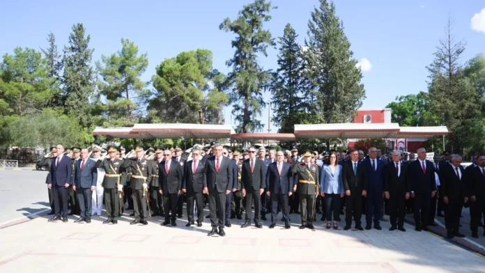 30 Ağustos Zafer Bayramı dolayısıyla Atatürk Anıtı'nda tören düzenlendi