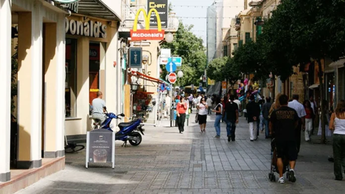 Rum kadınlara ve erkeklere Sivil Savunma Teşkilatı’na zorunlu görev çağrısı yapıldı