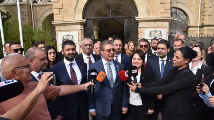 UBP adayları başvurularını yaptı: Durmak yok yola devam!aylari-basvurularini-yapti-1-01-1024x682 (1)