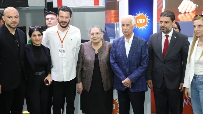 Derviş Eroğlu ve eşi Meral Eroğlu, UBP sıralama seçiminde oy kullandı